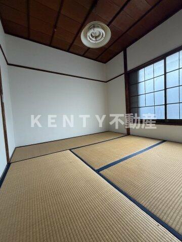 居室・リビング　畳の上でゆっくりとくつろげる和室です