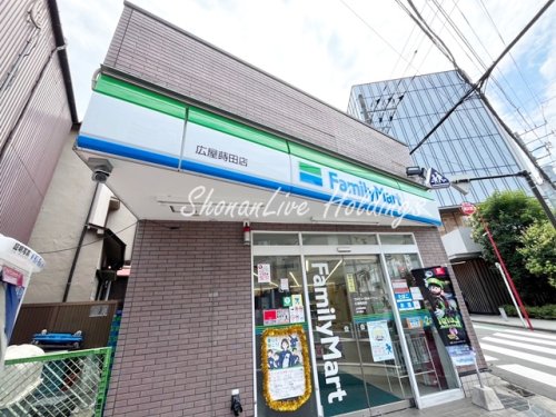 コンビニ　ファミリーマート　広屋蒔田店（コンビニ）まで251m