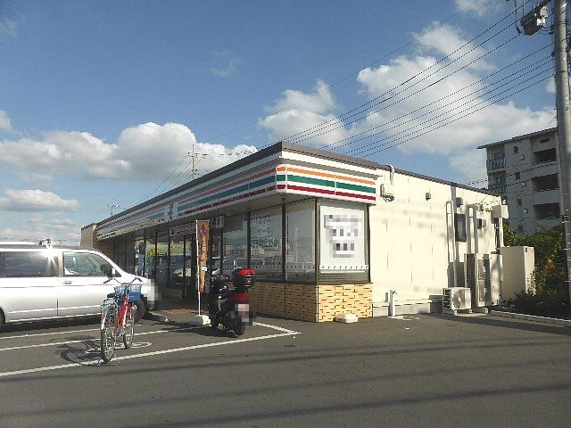 コンビニ　セブン-イレブン越谷間久里団地前店（コンビニ）まで354m