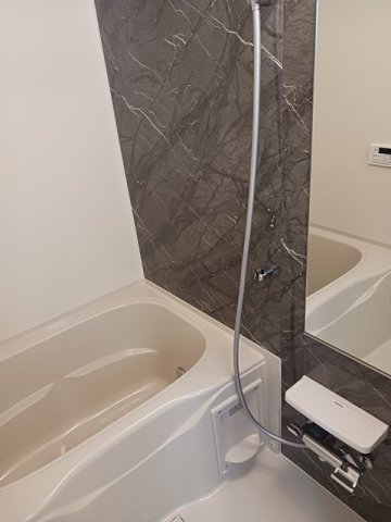 バス・シャワールーム　落ち着いた空間のお風呂です