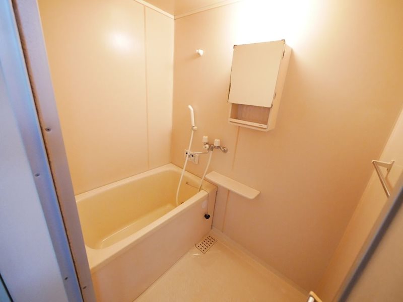 バス・シャワールーム　追焚き給湯、シャワー