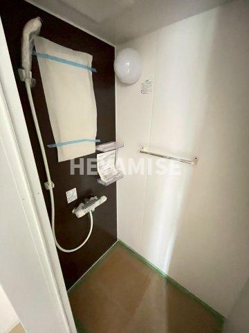 バス・シャワールーム　建築途中のお部屋の写真となります。