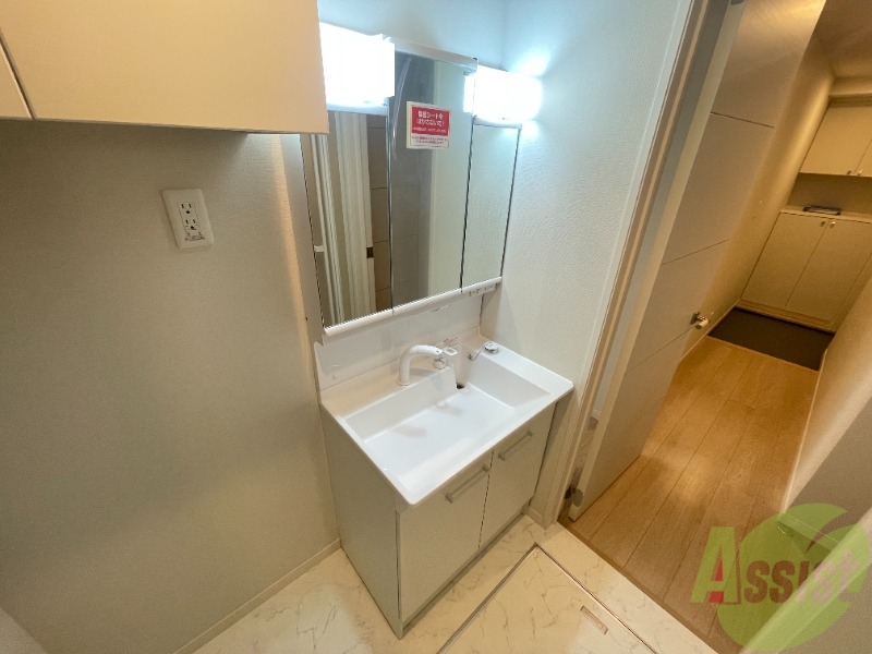 洗面設備　洗面台は独立しています。朝の身支度にご利用下さい。