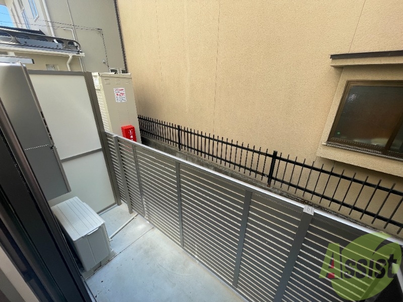 バルコニー　バルコニーはこちらになります。洗濯物も干せそうです。