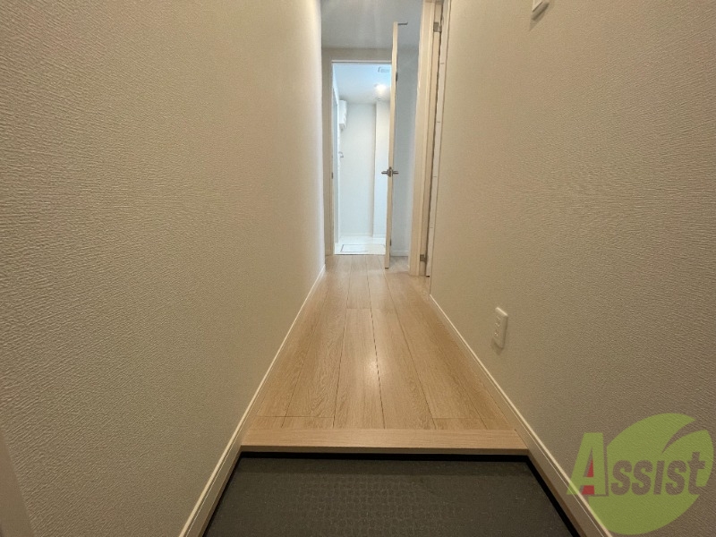 玄関　玄関からの様子を撮影しました。部屋がすぐ見えないので安心です