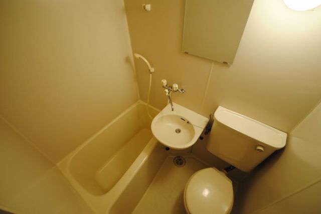 バス・シャワールーム　※現状優先。別号室の写真です。