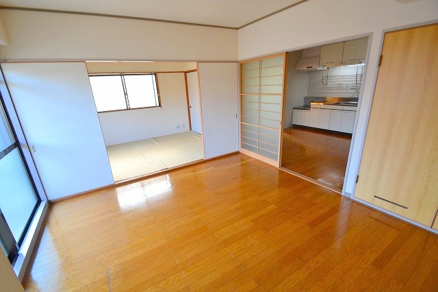 居室・リビング　間仕切りを取り外せばとっても広―く使えます。