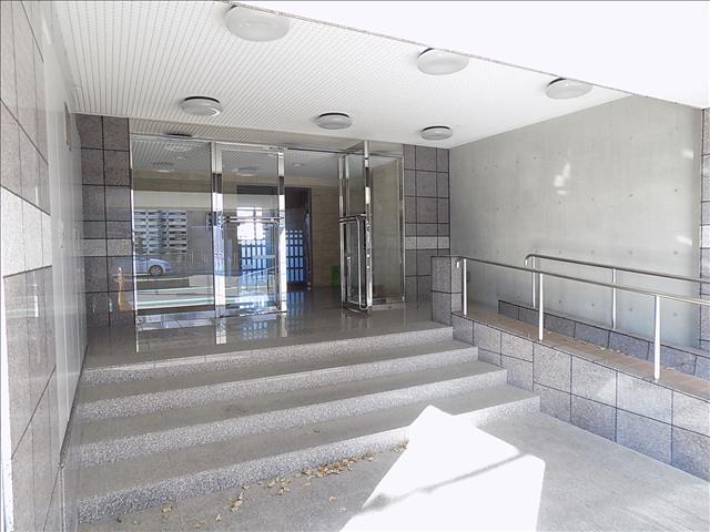 エントランス　スロープがあります