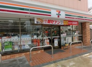 コンビニ　セブンイレブン横浜釜台町店（コンビニ）まで106m