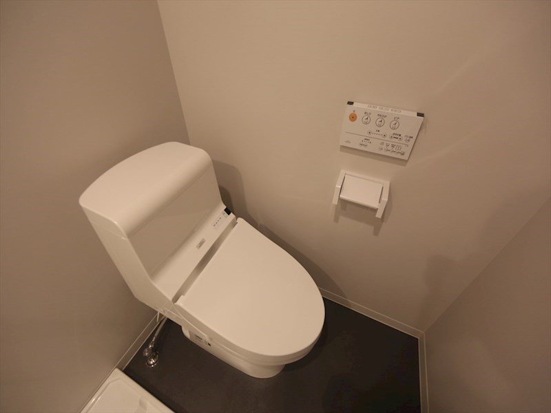 トイレ　温水洗浄暖房便座付トイレ　同仕様写真