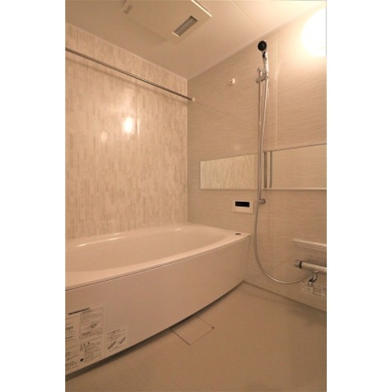 バス・シャワールーム　一日の汗や疲れはこちらで洗い流してください