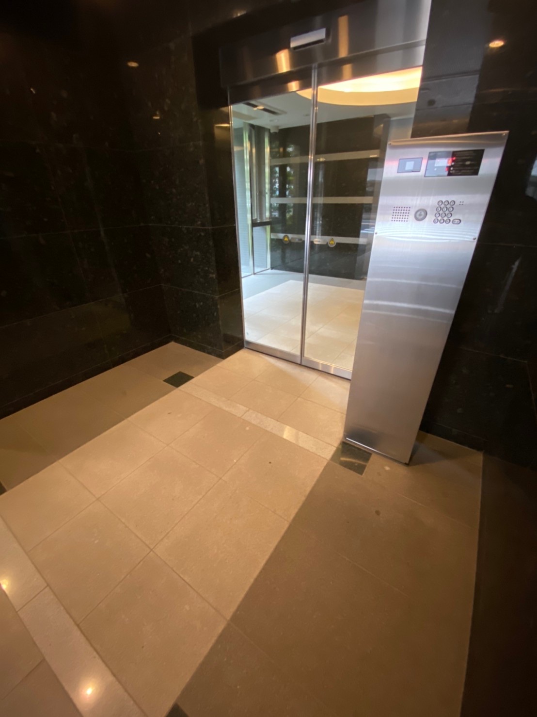 ロビー　弊社は都内全域の物件をご紹介可能です！