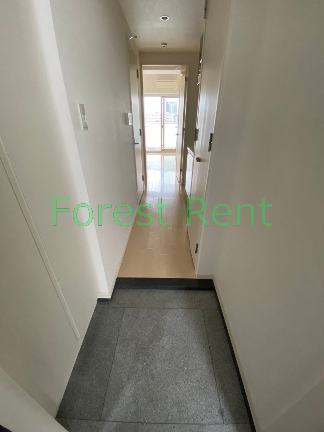 玄関　弊社は都内全域の物件をご紹介可能です！