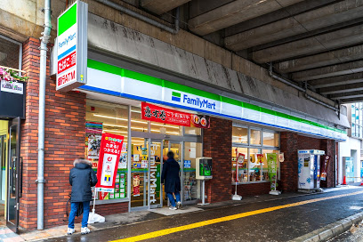 コンビニ　ファミリーマート札幌駅西口店（コンビニ）まで100m