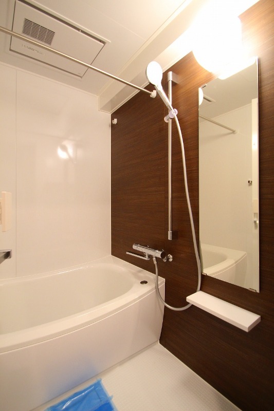 バス・シャワールーム　浴室乾燥機付きバスルーム