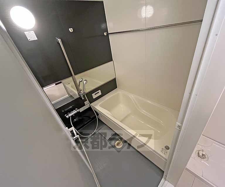 バス・シャワールーム　一坪タイプの広々浴室・足も伸ばせます