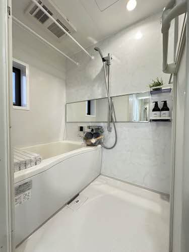 バス・シャワールーム　※家具・備品は契約に含まれません。