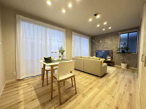 居室・リビング　※家具・備品は契約に含まれません。