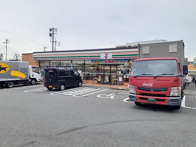 コンビニ　セブンイレブン福岡拾六町5丁目（コンビニ）まで215m
