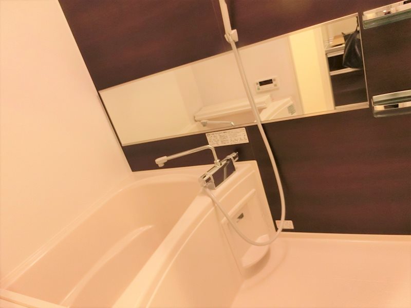 バス・シャワールーム　浴室乾燥機・追い焚き付バスルーム