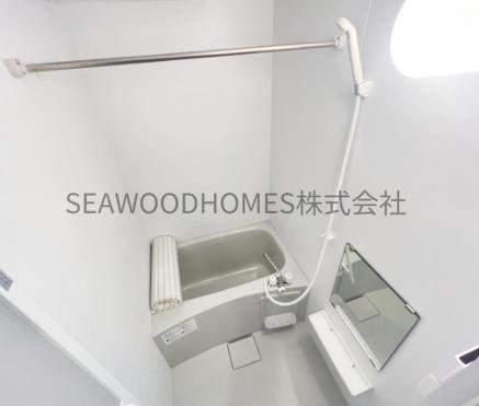 バス・シャワールーム　清潔感のあるお風呂