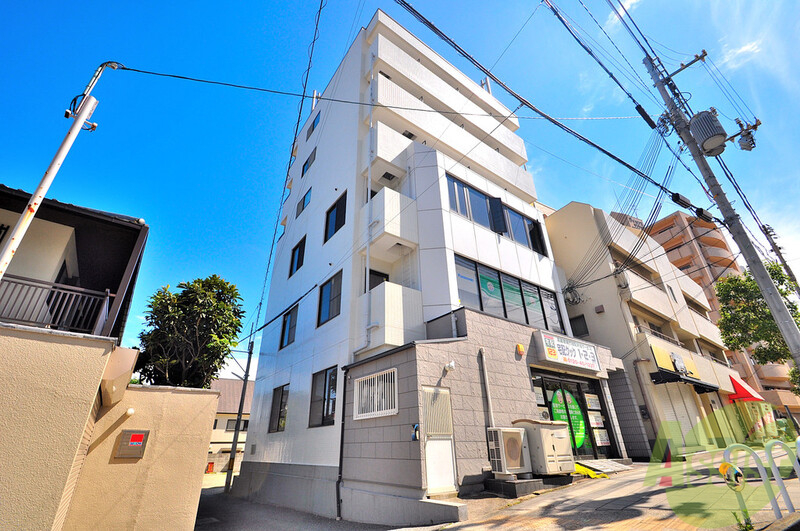 建物外観　存在感のある外観は落ちついた色合いで、堂々としていますね。