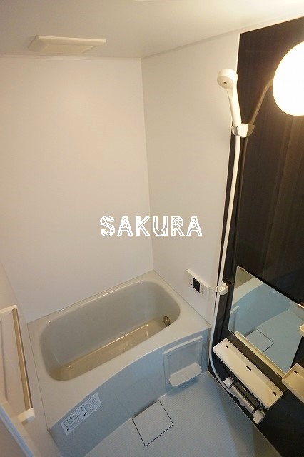 バス・シャワールーム　ご家族や長時間入浴に便利な追い炊き機能付きです♪