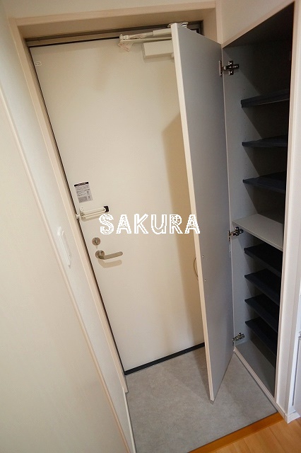 玄関　収納豊富なシューズボックスです♪