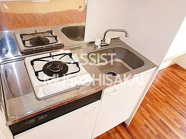 キッチン　写真：設備同仕様の別物件です