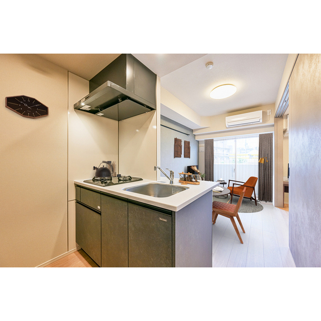 居室・リビング　家具・調度品等はＣＧ　加工です。実際の賃貸住居　には含まれま