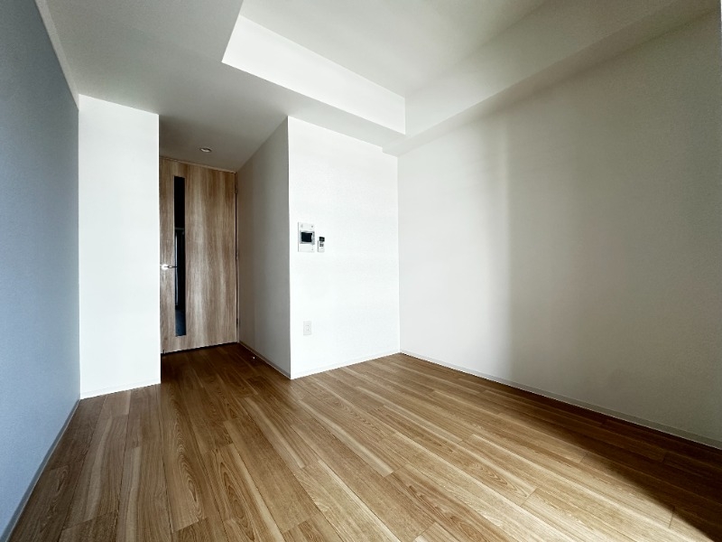 居室・リビング　フローリング貼りの綺麗な室内です