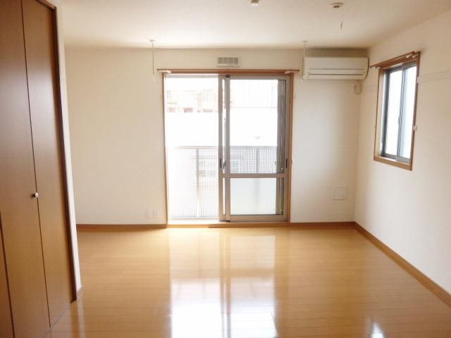 居室・リビング　★角部屋２面採光★