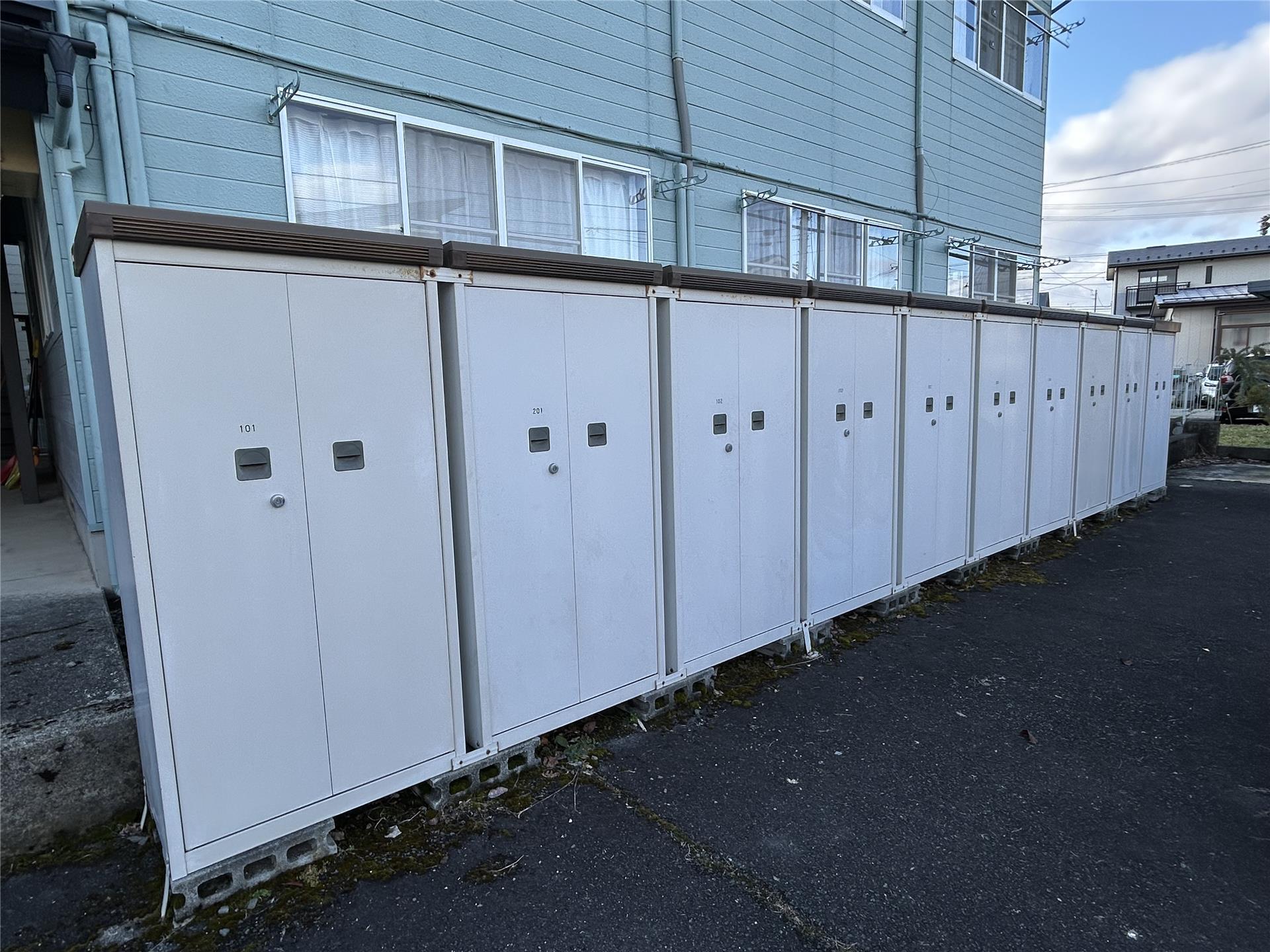 バルコニー　物置