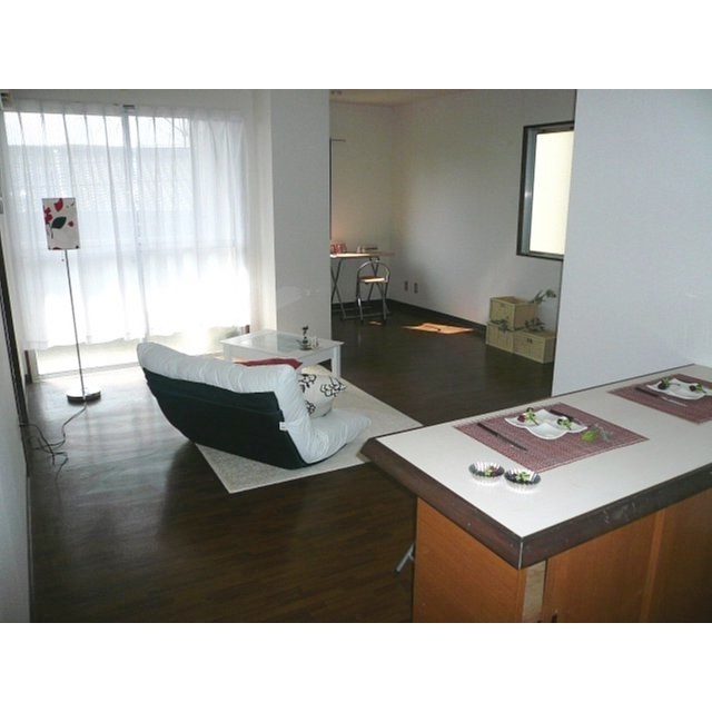 居室・リビング　キッチンスペース→洋室