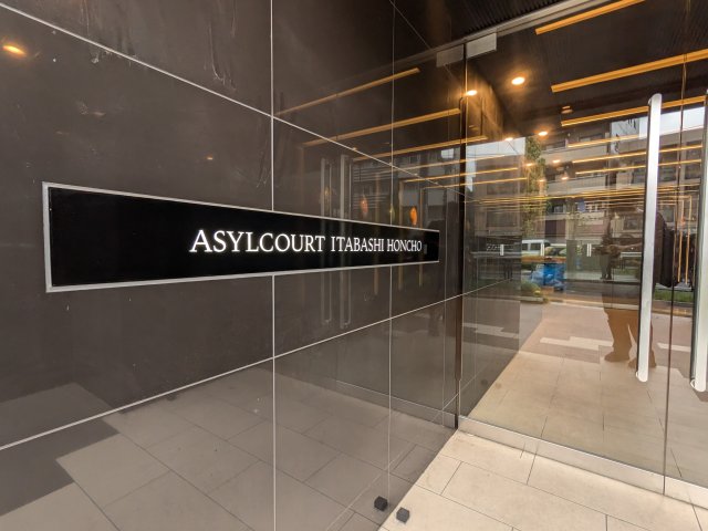 エントランス　落ち着いたエントランスです