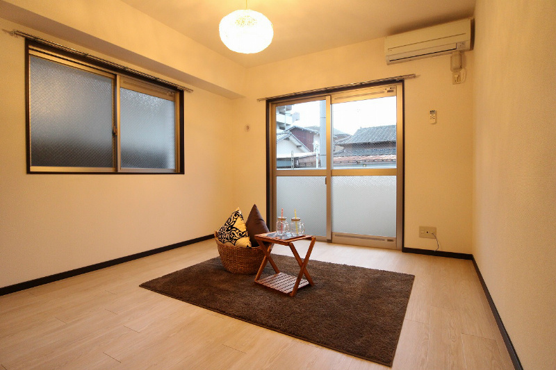 居室・リビング　広々と開放的な洋室です。