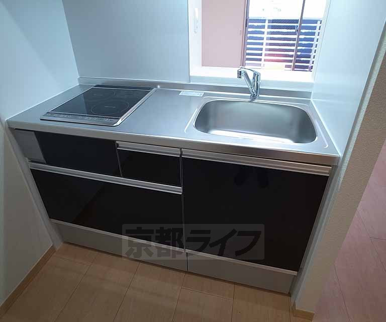 キッチン　黒基調のキッチンです。