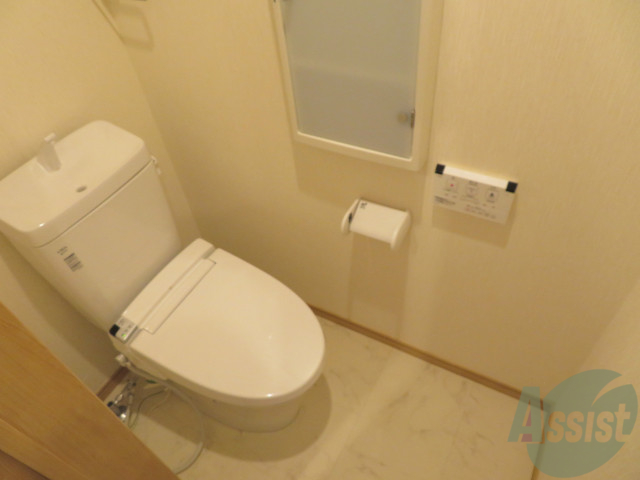 トイレ　ウォシュレット機能がついたトイレです。安心して使用できますね