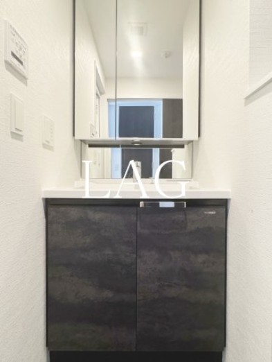 洗面設備　独立洗面台です。