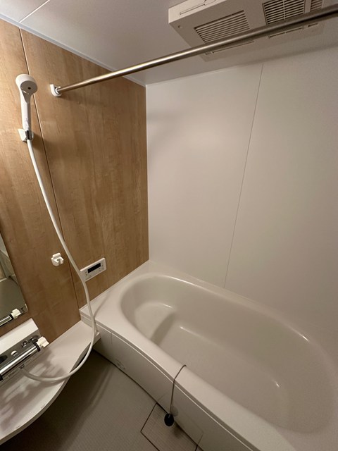 バス・シャワールーム　追い焚き機能・浴室暖房乾燥機付きバスルーム♪雨の日のお洗濯に