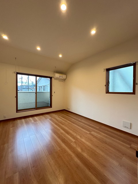 居室・リビング　2階・南向きリビングダイニングキッチン14帖☆バルコニーに繋