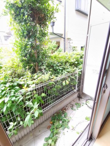 バルコニー　日当り良好の南向き