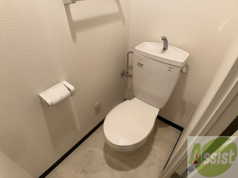 トイレ　こちらはトイレです。清潔感があり、安心して使用できます。