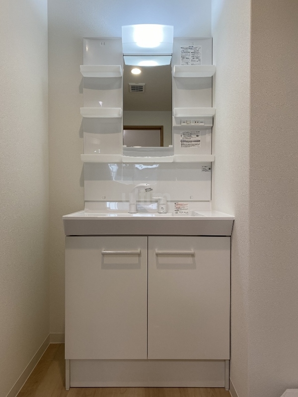 洗面設備　同じタイプのお部屋の写真です。ご参考までに