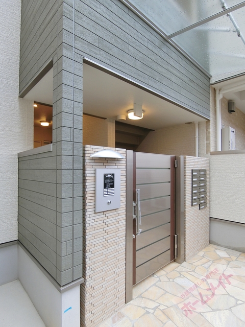 エントランス　オートロック付きで部外者シャットアウト♪