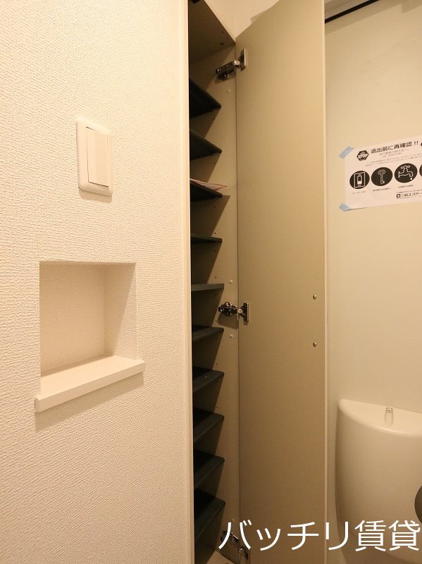 玄関　別号室の画像。現況を優先します。