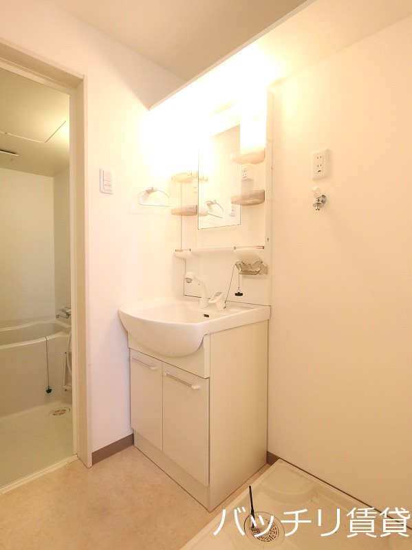 洗面設備　別号室の画像。現況を優先します。