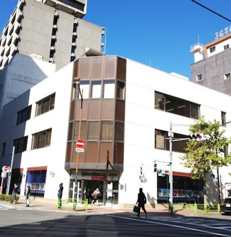 銀行　（株）三菱ＵＦＪ銀行／築地支店（銀行）まで82m