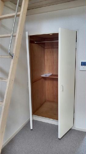 居室・リビング　２Ｆ居室（床絨毯）