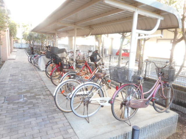 その他　駐輪場（屋根付き）